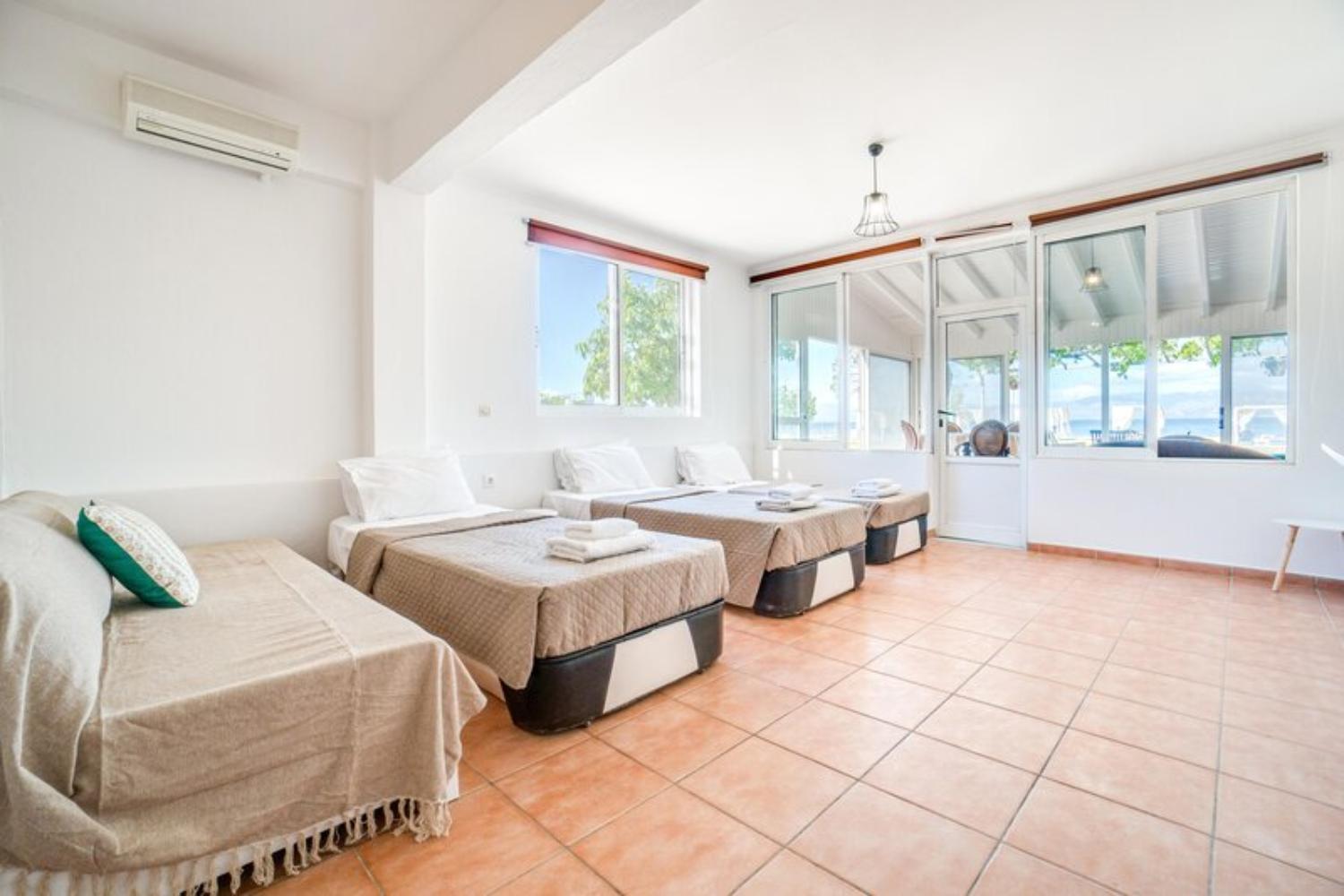 Tiara Holidays - Saint Peter Bay - Sidesea Apartment ground floor soba